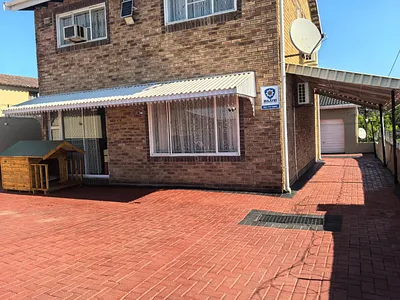 3 Bedroom House For Sale in Shallcross, Chatsworth - 9Pvo.webp