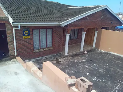 3 Bedroom House For Sale in Shallcross, Chatsworth - C1ke.webp