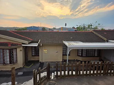 3 Bedroom Townhouse To Rent in Queensburgh - CwN4.webp