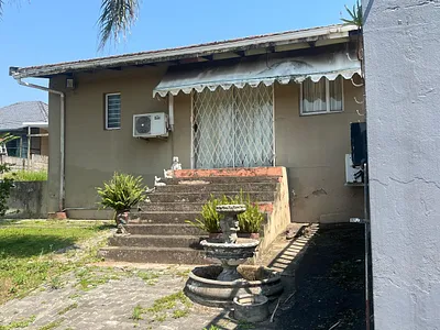 4 Bedroom House For Sale in Queensburgh - VgiM.webp