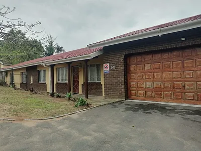 4 Bedroom House For Sale in Queensburgh - 86II.webp