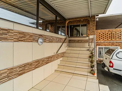 4 Bedroom House For Sale in Durban - vDxf.webp
