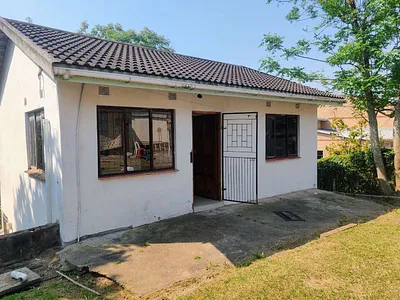 2 Bedroom Apartment To Rent in Kloof - QwaL.webp