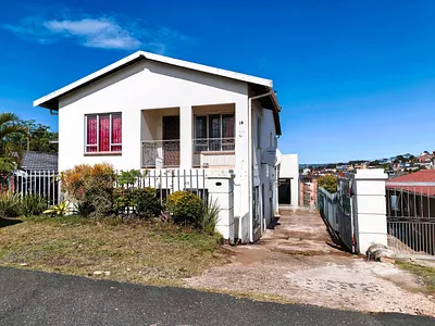 4 Bedroom House For Sale in Shallcross, Chatsworth - Nddm.webp