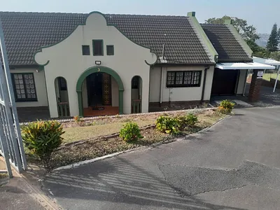 4 Bedroom House For Sale in Shallcross, Chatsworth - 2LK3.webp