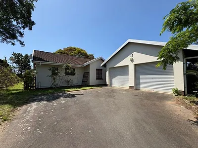 3 Bedroom Townhouse For Sale in Queensburgh - 9iT1.webp