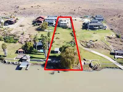 4 Bedroom House For Sale in Deneysville - Z2MW.webp