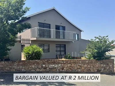 3 Bedroom House For Sale in Johannesburg - 5rlo.webp