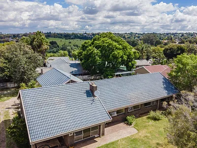 4 Bedroom House To Rent in Florida Park, Roodepoort - 7wNt.webp