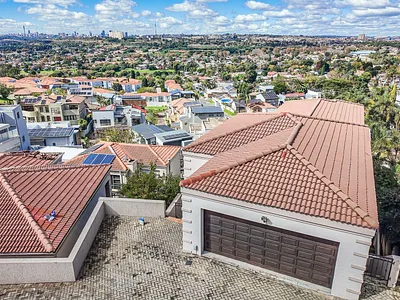 4 Bedroom House For Sale in Randburg - Zlwu.webp