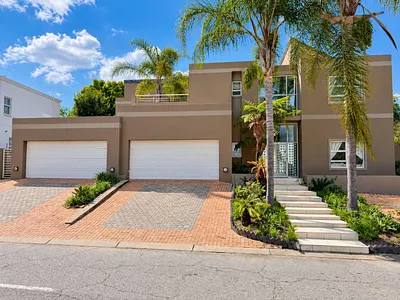 5 Bedroom House To Rent in Sandton - yYZZ.webp