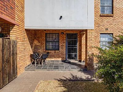 2 Bedroom Apartment For Sale in Pretoria - oXkL.webp