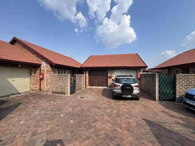 3 Bedroom Townhouse To Rent in Kempton Park - Ugrn.webp