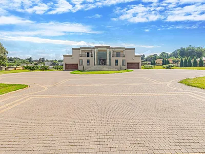 5 Bedroom House For Sale in Walkerville - Ijm1.webp