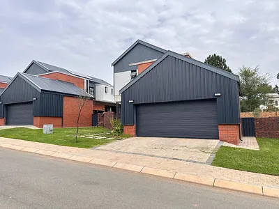 4 Bedroom House For Sale in Randburg - bpqF.webp