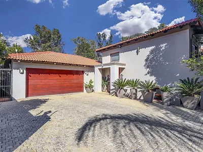 5 Bedroom House To Rent in Sandton - IDbX.webp