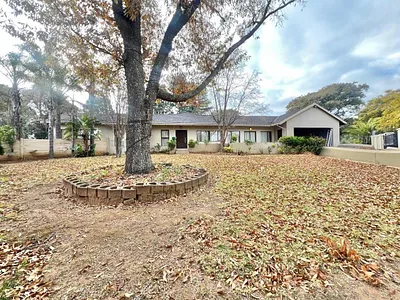 5 Bedroom House To Rent in Sandton - J2Vm.webp