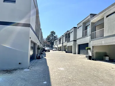 3 Bedroom Townhouse For Sale in Sandton - 5OGN.webp
