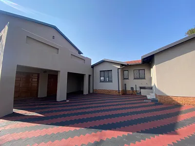 3 Bedroom House To Rent in Midrand - OT1k.webp