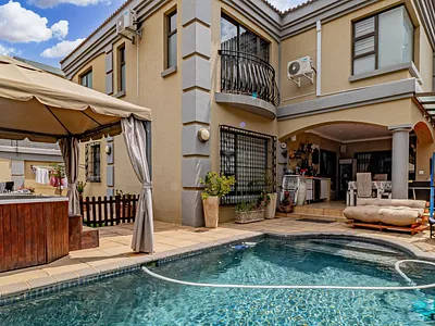4 Bedroom Townhouse For Sale in Bedfordview - img