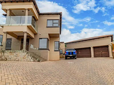 4 Bedroom House To Rent in Roodekrans, Roodepoort - oCF9.webp