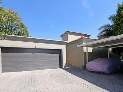 6 Bedroom House For Sale in Randburg - 1U1h.webp