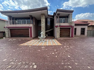 6 Bedroom House For Sale in Akasia - pYJI.webp