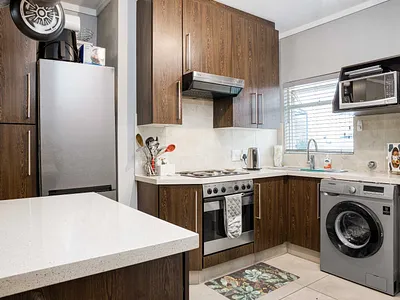 2 Bedroom Apartment For Sale in Sandton - img