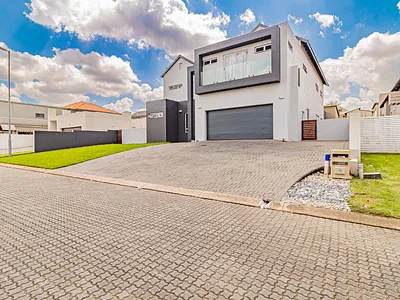 4 Bedroom House To Rent in Cedar Creek, Randburg - img