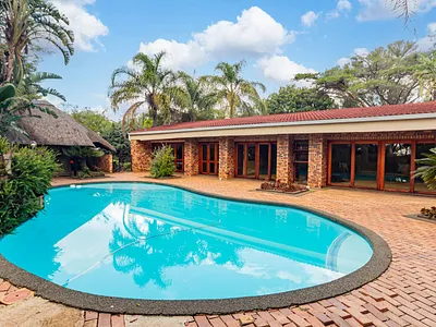 4 Bedroom House For Sale in Roodepoort - W4yr.webp