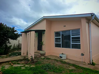 3 Bedroom House To Rent in Bredasdorp - 7bck.webp