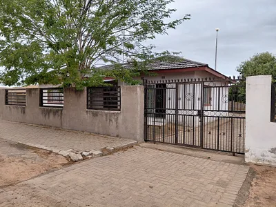 4 Bedroom House For Sale in Phalaborwa - img