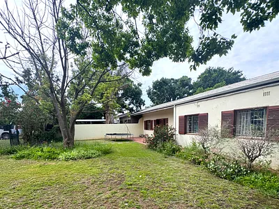 4 Bedroom House For Sale in Worcester - img
