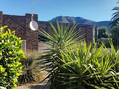 4 Bedroom House For Sale in Graaff-Reinet - p9fV.webp