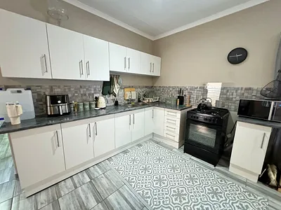 2 Bedroom Apartment To Rent in Polokwane - img