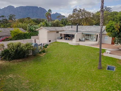 5 Bedroom House For Sale in Stellenbosch - XBCh.webp