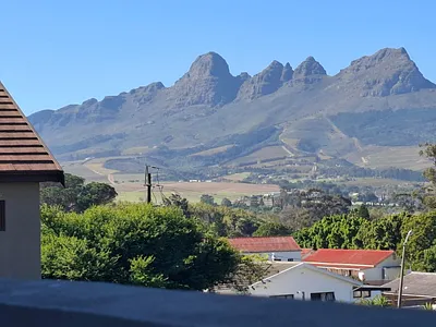 4 Bedroom House For Sale in Stellenbosch - Uu9q.webp