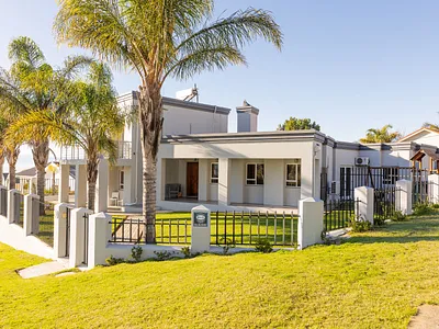 3 Bedroom House For Sale in Piketberg - hPye.webp