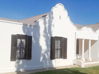 3 Bedroom House For Sale in Graaff-Reinet - b85m.webp