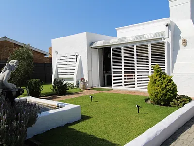 2 Bedroom House To Rent in Kleinmond - img