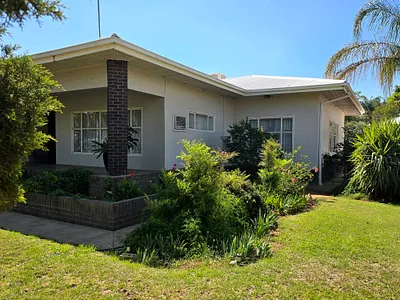 3 Bedroom House For Sale in Upington - vUk6.webp