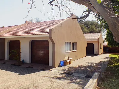 4 Bedroom House For Sale in Phalaborwa - bhWg.webp