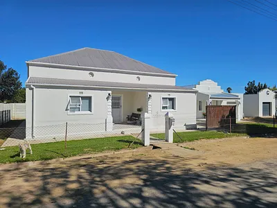 2 Bedroom House For Sale in Porterville - img