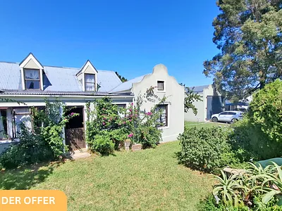 2 Bedroom House For Sale in Baardskeerdersbos - trbL.webp