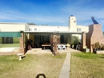 4 Bedroom House For Sale in Graaff-Reinet - fUTH.webp