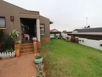 3 Bedroom House For Sale in Vredenburg - g7oU.webp