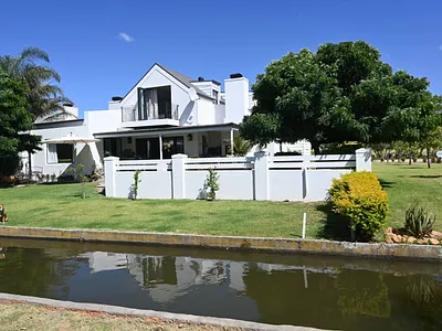 4 Bedroom House For Sale in Robertson - yvT9.webp