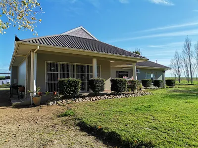 3 Bedroom House To Rent in Porterville - img