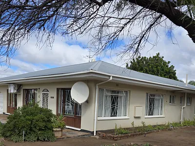 3 Bedroom House For Sale in Beaufort West - ILPN.webp