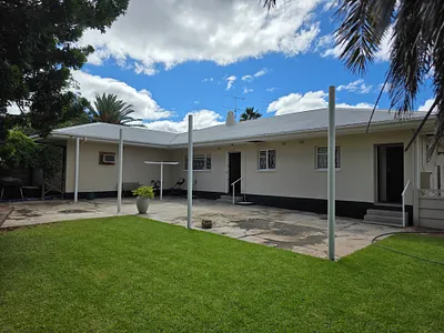 3 Bedroom House For Sale in Beaufort West - img